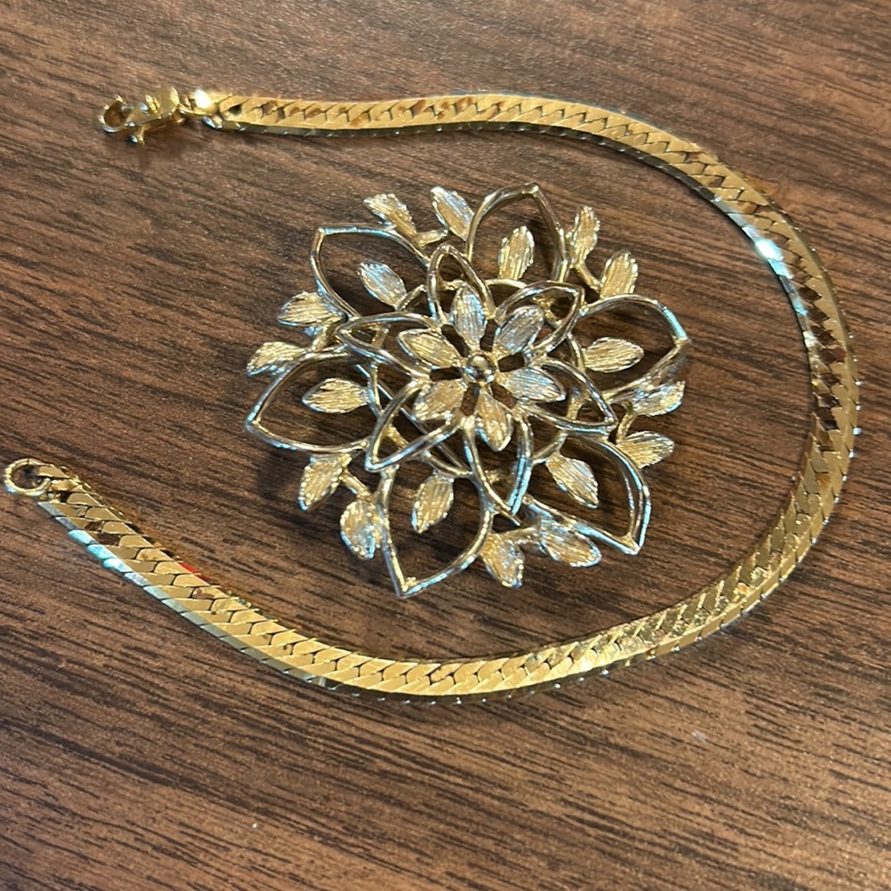 Sarah  Coventry Brooch & Bracelet